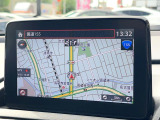 【マツダコネクトナビ】車内の雰囲気にマッチした一体型タイプのナビ。各種車輌設定やBluetooth再生等、様々な機能が楽しめます。直感的なダイヤル操作が可能で、使い勝手も良好です。