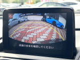 【バックカメラ】駐車時に後方がリアルタイム映像で確認できます。大型商業施設や立体駐車場での駐車時や、夜間のバック時に大活躍!運転スキルに関わらず、今や必須となった装備のひとつです!