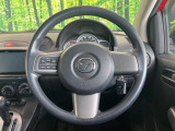インテリアに合わせたデザインのステアリングは、運転される方のことも考え、運転しやすい形状、大きさです。是非一度、実際に触ってお確かめください。