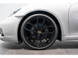 20インチ 718 Spyder ホイール搭載です。