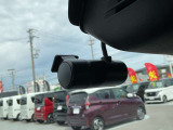 前方と車内と後方を録画できるドライブレコーダーも装着されていますので安心して快適なドライブが楽しめますね。