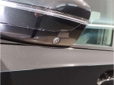 【デザインとの融合】BMWデザイナーが創り出したボディデザインを損なう事のない様に配置とデザインに拘っています。ドアノブについてもBMWの拘りに妥協はありません。