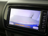 車庫入れの強い味方。後退時の死角をチェックするために便利です。