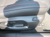運転席は10Wayパワーシートが装備されており、運転者に合わせて、細かくシートポジションの調整が可能です。
