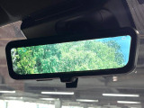【デジタルインナーミラー】後席の大きな荷物や同乗者で後方が確認しづらい時でも安心!カメラが撮影した車両後方の映像をルームミラー内に表示。クリアな視界で状況の確認が可能です!