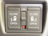 【両側パワースライドドア】スマートキーや運転席のスイッチで後席両側スライドドアの開閉が可能♪電動だから力を入れてドアを開ける必要が無く、小さなお子様でも簡単に開け閉めでき快適です♪