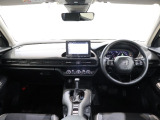 操作性に優れた運転席となります!小物入れや各ボタンの配置にこだわり、使いやすいです!座り心地もよく視認性も良好なのでロングドライブもお任せ下さい!