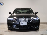 【キドニーグリル】BMWは約90年もの間、ほぼ全ての車両にひと目でBMWだと分かるこの特徴的なフロントグリルが備えられ、デザイン・アイコンとして親しまれてきました。
