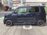純正アルミホイール標準装備車両です。