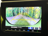 【バックカメラ】駐車時に後方がリアルタイム映像で確認できます。大型商業施設や立体駐車場での駐車時や、夜間のバック時に大活躍!運転スキルに関わらず、今や必須となった装備のひとつです!