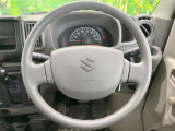 インテリアに合わせたデザインのステアリングは、運転される方のことも考え、運転しやすい形状、大きさです。是非一度、実際に触ってお確かめください。