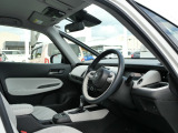運転席周りの写真です。