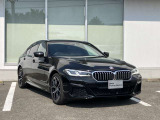 BMW Card (Visa)とBMW Diners Cardの2種類をご用意しております。充実のポイントプログラムや多様なサービスの他にカード契約期間中はBMWエマージェンシー・サービスが24時間365日ご利用いただけます。