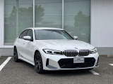 BMW Card (Visa)とBMW Diners Cardの2種類をご用意しております。充実のポイントプログラムや多様なサービスの他にカード契約期間中はBMWエマージェンシー・サービスが24時間365日ご利用いただけます。