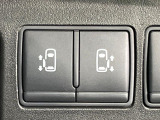 【両側パワースライドドア】スマートキーや運転席のスイッチで後席両側スライドドアの開閉が可能♪電動だから力を入れてドアを開ける必要が無く、小さなお子様でも簡単に開け閉めでき快適です♪