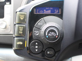オートエアコンのお車ですので室内の温度をスムーズに調整してくれます♪