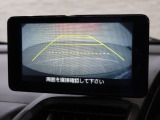 バックカメラが装備されており、後方の安全確認はもちろんのこと狭い場所での駐車や雨の日・夜間など視界の悪いコンディションでのストレスの軽減にもなります!