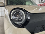 明るくて長寿命のLEDヘッドライト採用