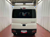 跳ね上げ式バックドアなので、雨天時の荷物の出し入れの際も濡れにくいです