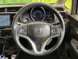 【純正革巻きステアリング】上質な革を使用することで、手にしっかり馴染みとても運転しやすいハンドルです♪
