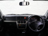 操作性に優れた運転席となります!小物入れや各ボタンの配置にこだわり、使いやすいです!座り心地もよく視認性も良好なのでロングドライブもお任せ下さい!