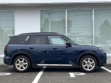 オリジナルサービスもついたMINI自動車保険も取り扱っております。MINI自動車保険にご加入いただくと、万一のトラブルを24時間365日サポートするエマージェンシー・サービスの〈プレミアム〉をご利用いただけます。