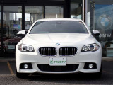 BMW在庫保有台数常時100台以上!ご来店の際はBMW本店(厚木市下荻野140-1)にご来店ください!弊社自慢の全天候型ショールーム!BMW在庫保有台数常時100台以上ございます!