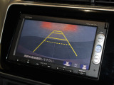 バックカメラが装備されており、後方の安全確認はもちろんのこと狭い場所での駐車や雨の日・夜間など視界の悪いコンディションでのストレスの軽減にもなります!
