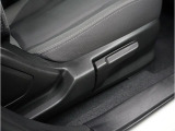 運転席シートリフターが運転する方の体格に合わせて、シート高さ位置をベストポジションに設定できます。