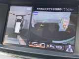 【アラウンドビューモニター】まるでクルマを真上から見下ろしたかのような視点で駐車をサポートします!クルマの斜め後ろや真横など、前後左右の4つのカメラの映像が合成されて、モニターに映し出されます。