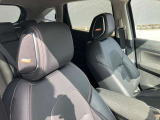 クッション性能が高く、程よく体をホールドしてくれるフロントシートなので、ゆったりとした運転を楽しんで頂けます。