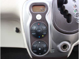 オートエアコンなので設定した温度で車内の温度を保ってくれます♪