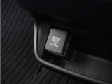 スマートフォンの充電等にも便利な電源ソケット!使いやすい場所に装備されています。