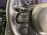 ステアリングにオーディオ操作スイッチが付いています。オーディオ画面に直接タッチしなくても操作が出来ますので、運転に集中できます。