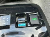 e-Pedal(イーペダル)は、アクセルペダルの踏み加減だけで車の発進、加速、減速、停止までをコントロールできる日産が開発した技術です。