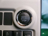 スマートキー装備車なので、キーを取り出さなくてもエンジン始動が可能です。