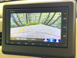 【バックカメラ】駐車時に後方がリアルタイム映像で確認できます。大型商業施設や立体駐車場での駐車時や、夜間のバック時に大活躍!運転スキルに関わらず、今や必須となった装備のひとつです!