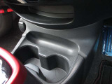 運転席側にドリンクホルダーあります!運転中でも手が届きやすい位置にあって便利です♪