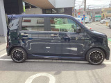 純正アルミホイール標準装備車両です。