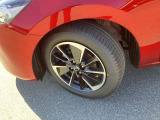 スポルト仕様の16インチの切削アルミホイール。他のMAZDA2と差が出る特別仕様です。躍動感のあるデザインとなっています。