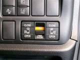 運転席からも操作できる両側パワースライドドア付きです。