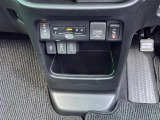 【シートヒーター】シートを温めてくれる暖房機器です!長時間座っていると負担が掛かりやすい背中や腰、または冬場などの寒い日に冷えやすい脚部に快適なぬくもりを伝えます。