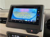 【バックカメラ】リバースにするだけで映ります、後方の安全確認や、狭い駐車場での車庫入れ、雨の日や夜間など視界の悪い時に便利です!安全にバックする為には欠かせない装備です。