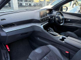 快適なショールームにて、お車選びのお手伝いから、ご購入後の整備待ちまで、ご対応致します。