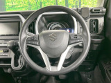 インテリアに合わせたデザインのステアリングは、運転される方のことも考え、運転しやすい形状、大きさです。是非一度、実際に触ってお確かめください。