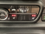 運転席と助手席にシートヒーターが付いています☆寒い時期に腰周りを温めてくれるので体全体が温まりやすいのは勿論、暖房と違い顔に風が当たらないので、乾燥肌やドライアイの方でも大丈夫☆