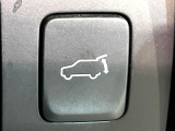 【パワーバックドア】スマートキーや運転席のボタンを押すだけでリアゲートが自動で開閉します!荷物を持っている時や、高い位置にあるバックドアを閉める際に便利な機能です♪
