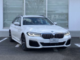 BMW Card (Visa)とBMW Diners Cardの2種類をご用意しております。充実のポイントプログラムや多様なサービスの他にカード契約期間中はBMWエマージェンシー・サービスが24時間365日ご利用いただけます。