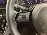 ステアリングにオーディオ操作スイッチが付いています。オーディオ画面に直接タッチしなくても操作が出来ますので、運転に集中できます。