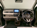 【ルームクリーニング】せっかく乗るならピカピカの車がいいですよね!当店は、他社では省きがちな細部に至るまで、徹底した清掃を行っております。